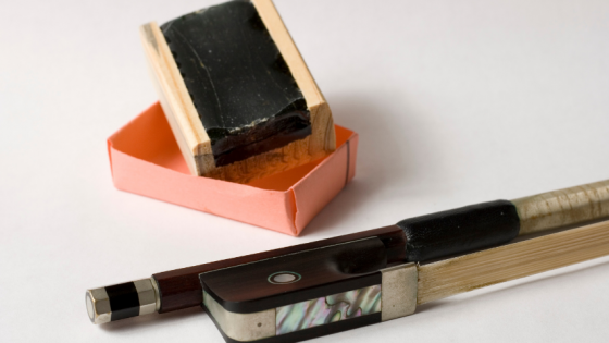 Comment et à quelle fréquence mettre de la colophane?