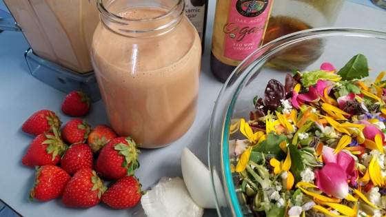 Strawberry Balsamic Vinaigrette Dressing (Recipe)
