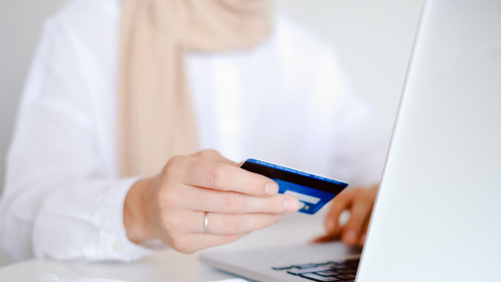 ما هو الفرق بين التجارة الإلكترونية والتسويق الإلكتروني