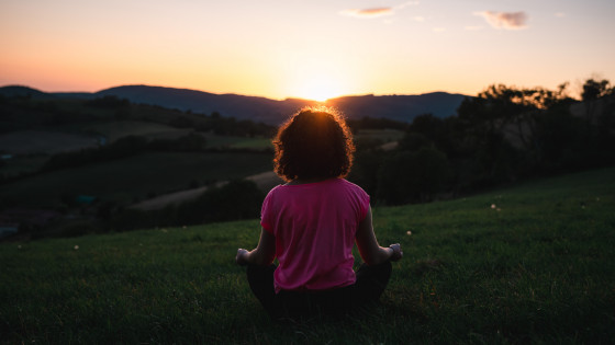 Masennuksen ja ahdistuksen hoito meditaatiolla ja perhekonstellaatiolla