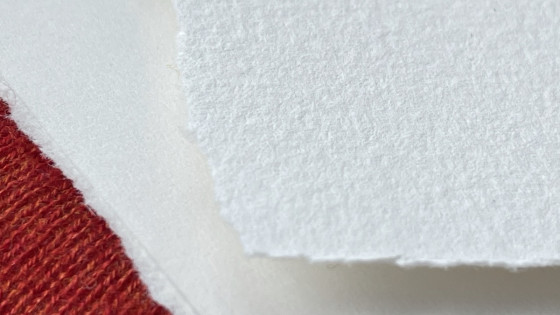 Sträcka och montera akvarellpapper