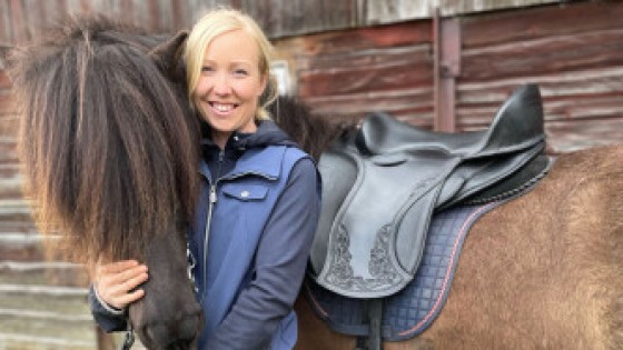 Att sko hästen med limskor - av Jenny Hedström Friskahästen