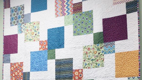 Disappearing 9-Patch with LAYER CAKES Use 10-inch squares for this Queen Size Quilt