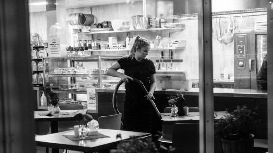 5 reasons everyone (but my daughter) should work in a restaurant